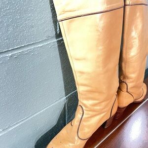Vintage 1970’s Elegant butterTan Leather Heeled Go-Go boot’s…